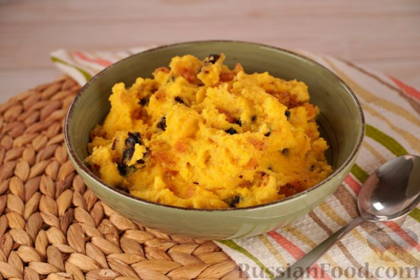 Кукурузная каша с сухофруктами и мёдом